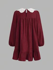 SHEIN 少女灯芯绒拼接蕾丝彼得潘领长袖连衣裙，修身休闲A字连衣裙，秋冬新品，适合年轻女孩日常穿着、上学、秋冬季，搭配白衬衫，返校季，学院风，圣诞节，女孩冬装，圣诞服装，派对服装，日常上学服装，生日服装，公主风服装，母女/姐妹亲子装。 - 酒紅色 - 查看 2
