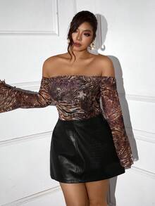 Femmeverse Saia Míni A-Line de Couro PU com Estampa de Pele de Crocodilo, Plus Size, Versátil e Afina, Adequada para o Trabalho - Preto - Visão 6