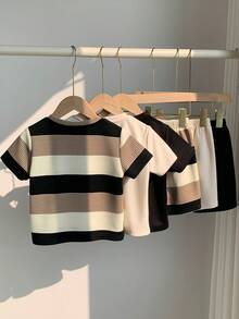 SHEIN 3件套儿童夏季服装套装，男童舒适休闲圆领短袖T恤，条纹T恤，装饰短裤2件套，高性价比多件套，适合户外玩耍、街头摄影、派对、居家休闲等场合。 - 彩色 - 查看 3