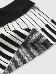 ROMWE Piano Pattern Jacquard Y2K Crop Knit Mini Skirt - Black and White - View 5