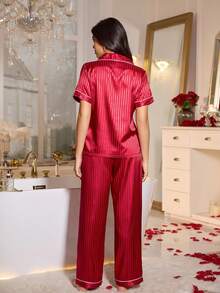 LuxeNights Conjunto de Pijama de Manga Curta com Bolso, Bordado e Laço em Jacquard de Listras de Seda Falsa