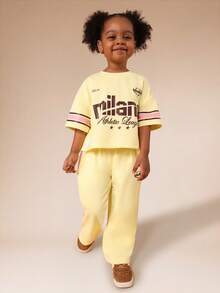 Conjunto de camiseta corta y pantalón ancho tipo jogger con logo de la Liga Atlética de Milán SUMWON para uso casual en primavera y verano, ideal para vacaciones - Amarillo - Ver 1