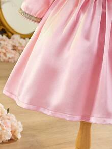 SHEIN 1 Piece Elegant And Sweet Pink High-Grade Satin Long-Sleeve Dress For Baby Girls, With Golden Lace Trim , Suitable For Daily Wear In Spring And Autumn, Outdoor Outings, And Party Occasions. - Baby Pink - View 4