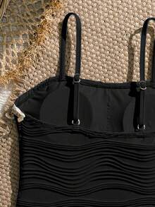 SHEIN 少女连体泳衣，采用纹理面料和网纱裙摆设计，适合海滩、泳池、休闲度假等场合，春夏少女泳衣，黑色贝壳图案，黑色泳衣，青少年黑色连体泳衣，黑色连体泳衣，带裙摆泳衣，青少年黑色高腰泳衣套装 - 黑色 - 查看 4