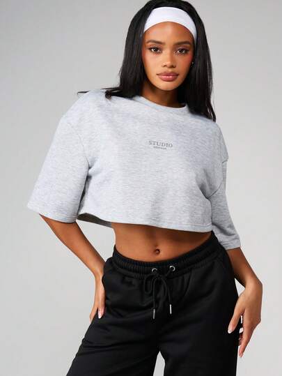MISSGUIDED Camiseta de cuello redondo de manga corta y corte cropped de edición con marca para uso casual de primavera y verano
