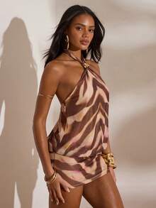 Opulessa 春夏度假针织网纱印花露背吊带迷你连衣裙 - 卡其色 - 查看 5