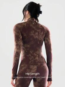 GLOWMODE Áo khoác dài tay FeatherFit™ Slim-It Streamline Performance với túi khóa kéo an toàn, thích hợp cho yoga và mặc hàng ngày, phù hợp cho mùa xuân và hè. - Màu nâu Sô-cô-la - Xem 2