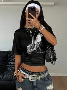 Coolane Áo thun nữ tay ngắn cổ tròn dáng rộng, thoải mái, có dây rút eo, thích hợp cho mùa xuân/hè và các lễ hội, phong cách thể thao tối giản, năng động, đường phố, đa năng. Họa tiết in tay màu đen trắng, phù hợp cho sân bay. - Nhiều màu - Xem 3