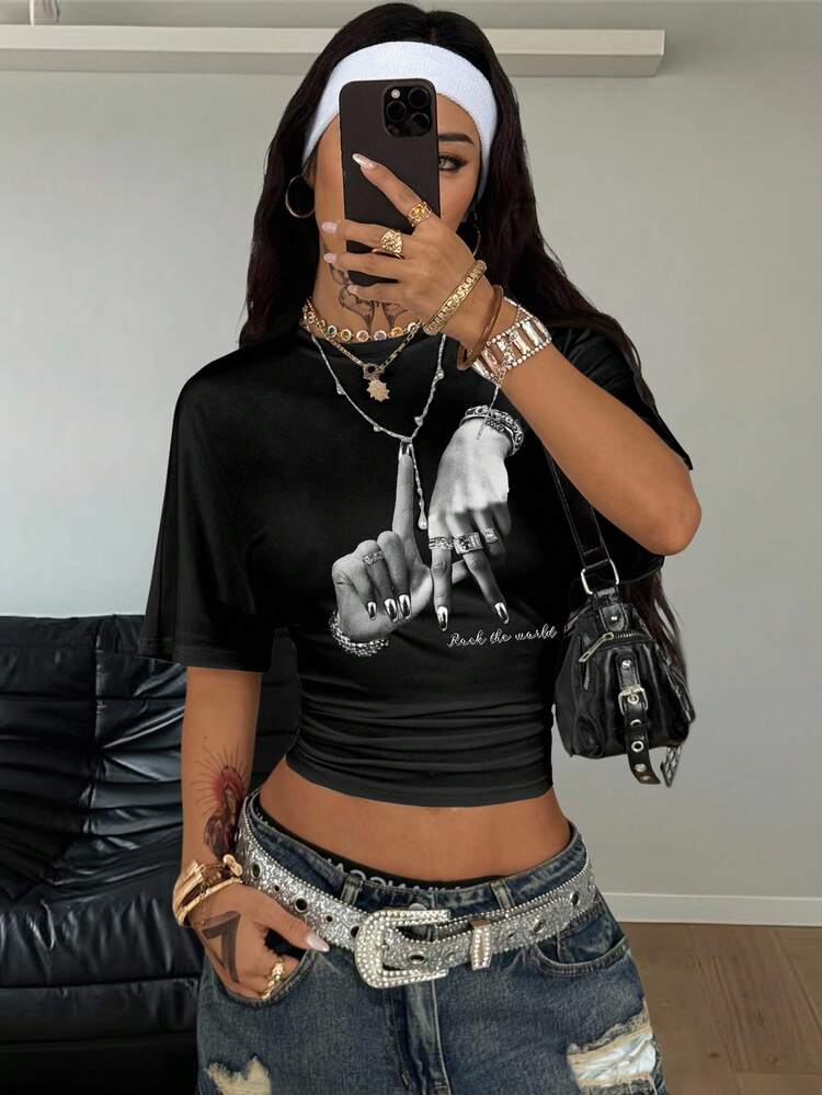 Coolane 休闲简约运动街头百搭派对机场装扮，黑白手绘英文印花图案，舒适圆领宽松抽绳腰短袖T恤，适合春夏穿着。 - 彩色 - 查看 3