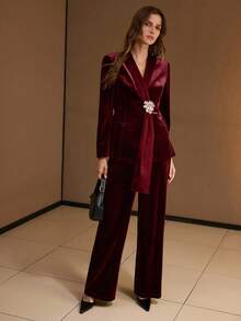 MOTF PREMIUM 女士丝绒金属纽扣西装外套 - 彩色 - 查看 4