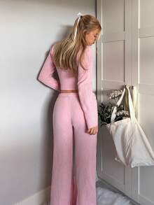 CovetEZ 两件套：女士粉色圆领长袖针织开衫和抽绳腰针织裤 - 粉色 - 查看 2