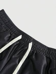 ROMWE MEN Men's Casual Street American Comic Girl Print T-Shirt And Drawstring Waist Shorts Set - Grey - View 7