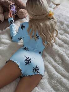 CottageSlumber Bộ áo liền quần dài tay in hoa, cổ chữ V, viền bèo nhún và nơ trang trí dành cho nữ. - Màu xanh lam - Xem 2