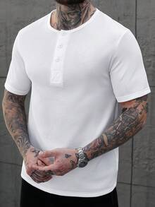 Manfinity Homme قميص رجالي بياقة طاقية وأكمام قصيرة، تصميم سحاب نصفي، قماش جاكار ناعم ومريح، أبيض بتصميم بسيط، قياس ضيق، قماش مرن، مناسب للخروجات اليومية، قميص أبيض رجالي للأزياء الرجالية، قميص هينلي رجالي بأكمام قصيرة، لأوقات الراحة اليومية والرحلات الأسبوعية والبيئات العمل والمناسبات شبه الرسمية، هدية للحبيب/الزوج، هدية عيد ميلاد/سنوية، قميص أبيض رجالي للصيف والعطلات والأعراس وعيد الحب - أبيض - مشاهدة 6