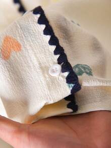 CosyJoli 大码休闲撞色衬衫、心形印花衬衫、纽扣衬衫、宽松舒适的夏季服装、贝壳边撞色上衣、休闲夏季女装。 - 白色 - 查看 6