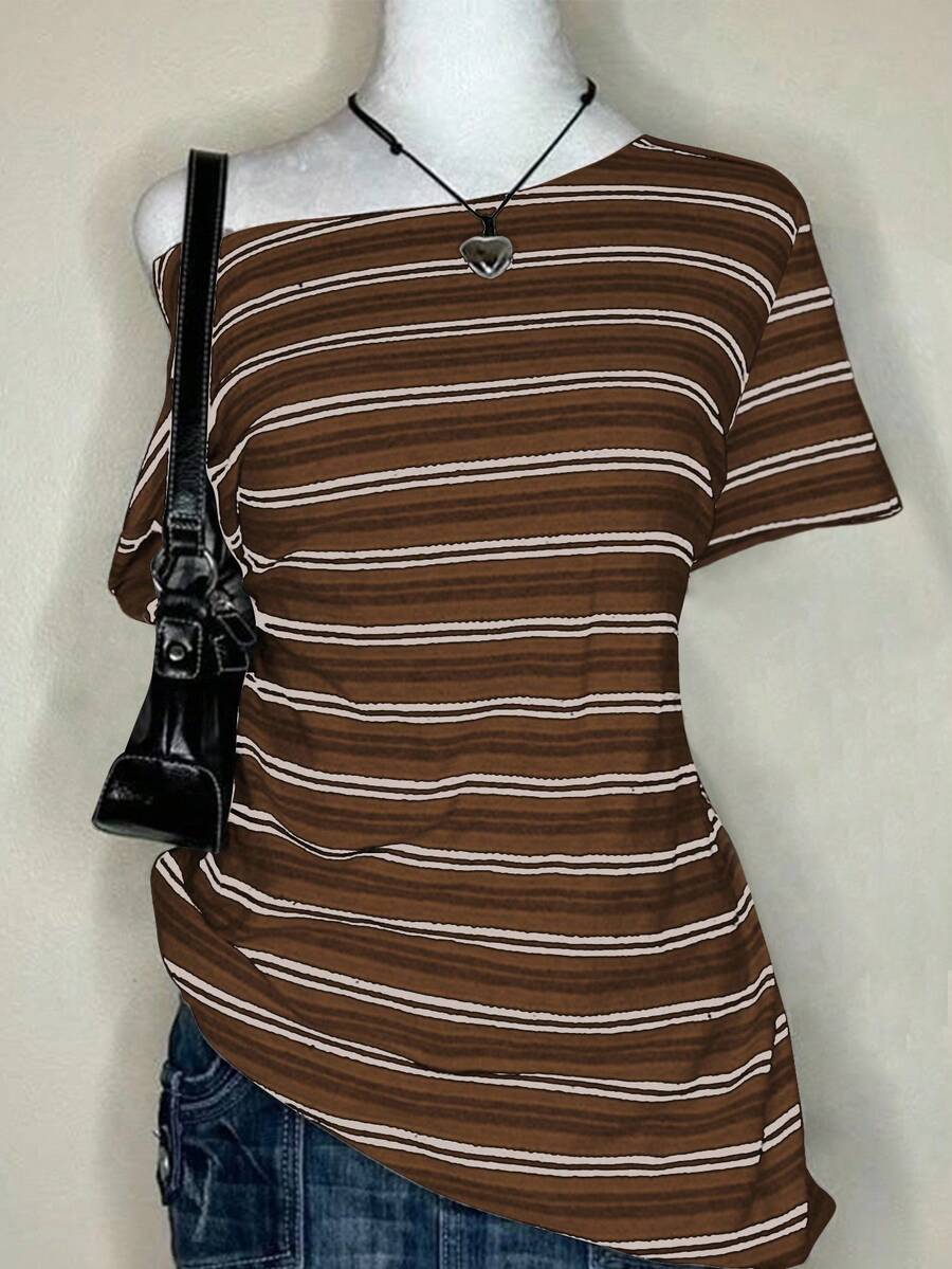 INAWLY Áo thun tay ngắn in họa tiết sọc kỹ thuật số cổ bất đối xứng dành cho nữ - Nhiều màu - Xem 1