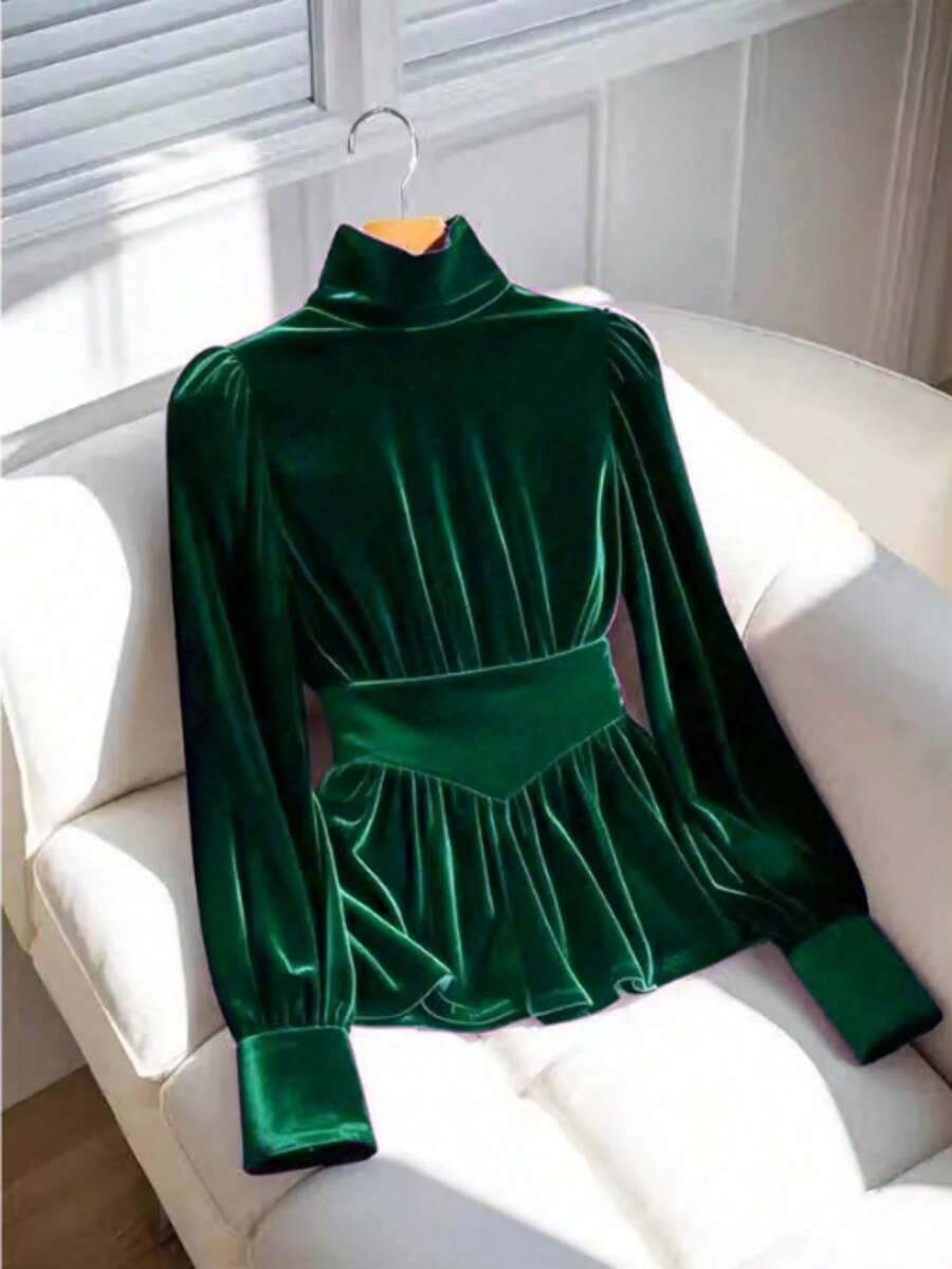 GlowEve 女士高领褶皱天鹅绒面料荷叶边下摆优雅修身长袖T恤,适合约会、度假和派对穿着 - 墨綠色 - 查看 1