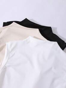 Conjunto de três peças com top sem mangas de gola alta para meninas adolescentes, com um colete de malha ajustado. Esta camiseta interior sólida e elástica é projetada para um ajuste personalizado e pode ser usada tanto como uma camada inferior quanto sozinha para estilos de sobreposição diários.