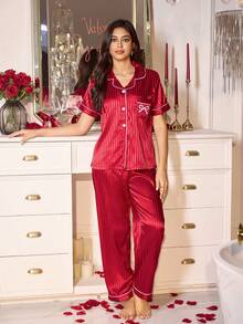 LuxeNights Conjunto de Pijama de Manga Curta com Bolso, Bordado e Laço em Jacquard de Listras de Seda Falsa