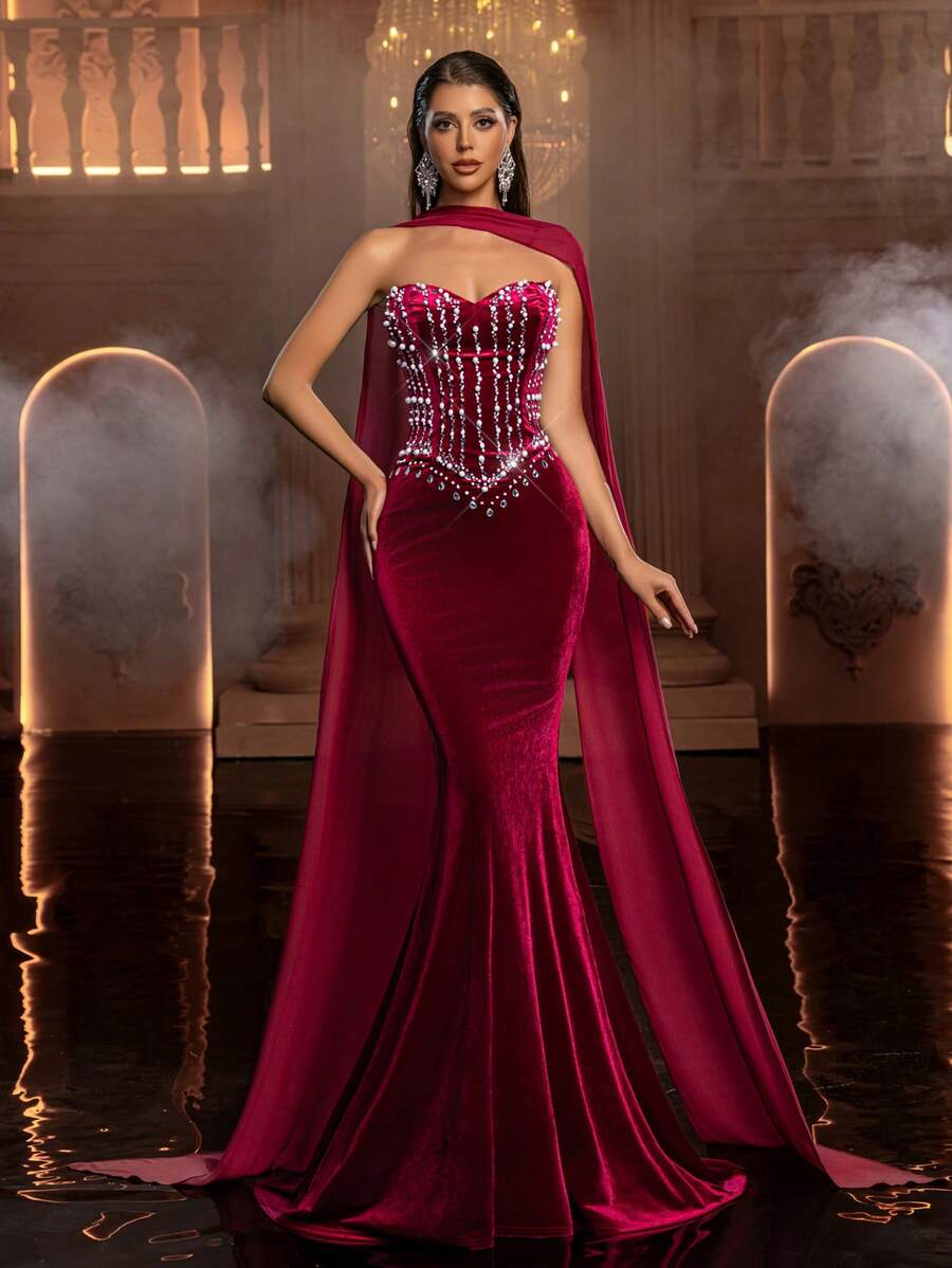 Glamrae Đầm dạ hội sang trọng màu đỏ tía, không dây vai, đính đá lấp lánh thủ công, kiểu đuôi cá (cổ áo voan xếp rời) bằng nhung.