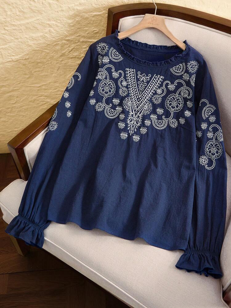 Blusa Casual de Manga Longa com Gola Redonda, Babado e Bordado Floral para Mulheres Plus Size