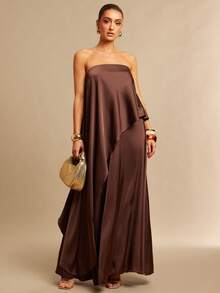 Silquee 这款女士醋酸纤维缎面无肩带上衣采用不对称下摆设计。优雅飘逸的棕色缎面无肩带上衣，简约的设计使其成为春夏的理想之选，尤其适合派对和宴会等场合。纯色设计也使其成为情人节、约会、婚礼、晚间外出和浪漫之旅的完美之选。这款上衣散发着既干练又柔美的魅力，是时尚的夏季上衣和度假必备单品。 - 咖啡棕 - 查看 5