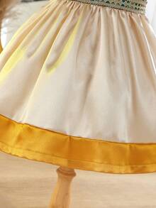SHEIN Baby Mädchen Frühlingsstil Mittlerer Osten Rundhals Puffärmel Kontrastfarbiger Muster Satin Komfortables Kleid, geeignet für Feiertage oder Alltagstragen - Verschiedenfarbig - Übersicht 5