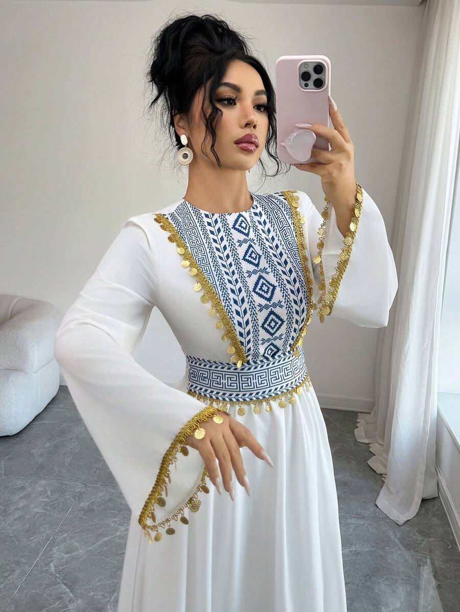 Yasmyna 女士圆领几何印花金属圆盘装饰优雅收腰喇叭袖阿拉伯风格连衣裙，适合度假和派对穿着 - 白色 - 查看 1