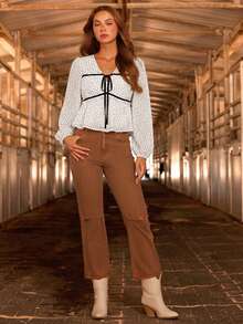 WESTFADE Áo voan hoa cổ chữ V khoét lỗ khóa phía trước tay dài bồng bềnh dễ thương cho nữ mùa thu - Đen và trắng - Xem 2