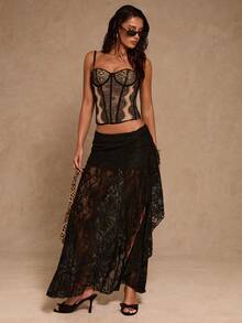 SHEIN Glamour 女士性感黑色半透明蕾丝吊带背心，植物图案细节，常规长度，尽显魅力。女士时尚性感黑色蕾丝边网纱文胸，带钢圈和鱼骨支撑，加垫文胸，后背系带孔眼。蕾丝束身衣，女士上衣，黑色蕾丝上衣，无肩带束身衣。 - 黑色 - 查看 3