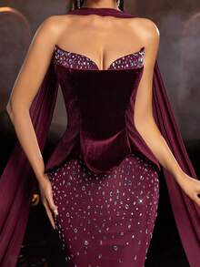 Glamrae Elegante vestido de noche de cola de sirena con parches de terciopelo burdeos y malla, con adornos de lujo y sin tirantes (capa desmontable para el cuello). Adecuado para todas las ocasiones formales. - Burdeos - Ver 5