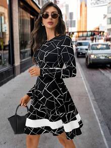 SHEIN Clasi Váy dài tay chữ A họa tiết hình học, váy màu đen tương phản, váy thu đông nữ - Đen và trắng - Xem 4