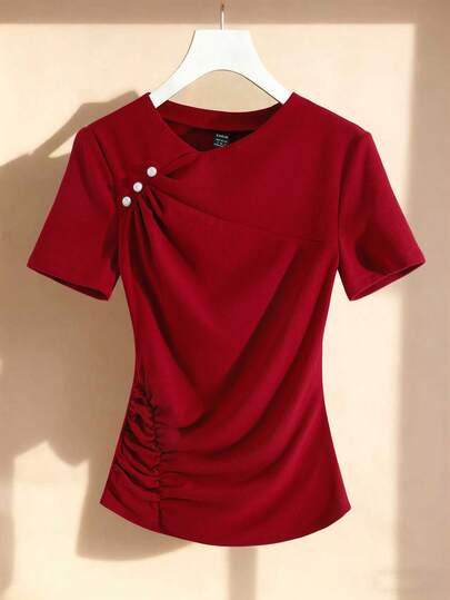 Franclia Women's Elegant Solid Color Ribbed Fabric Short Sleeve T-Shirt, Small Oblique Collar Button Decor, Fitted Waist Ruched Detail Design, Red Short Sleeve T-Shirt, Suitable For Dates, Parties, New Year Holidays