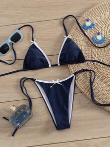 Swim Mod 新款优雅活力学院风藏蓝色和白色两件式比基尼套装，专为女性打造 - 挂脖三角比基尼，饰有精致可爱的蝴蝶结，撞色滚边和侧系带性感泳裤，充满Y2K学院风美感，适合阳光沙滩、海滨度假、泳池派对和春假出行。面料柔软弹力，简约设计，尽显女性柔美俏皮。 - 藍白色 - 查看 2