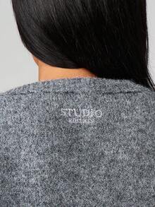 MISSGUIDED Oversized V Neck Collared Long Sleeve Sweater With Soft Fuzzy Knit Texture For Cozy Winter Layering - Grey - View 4
