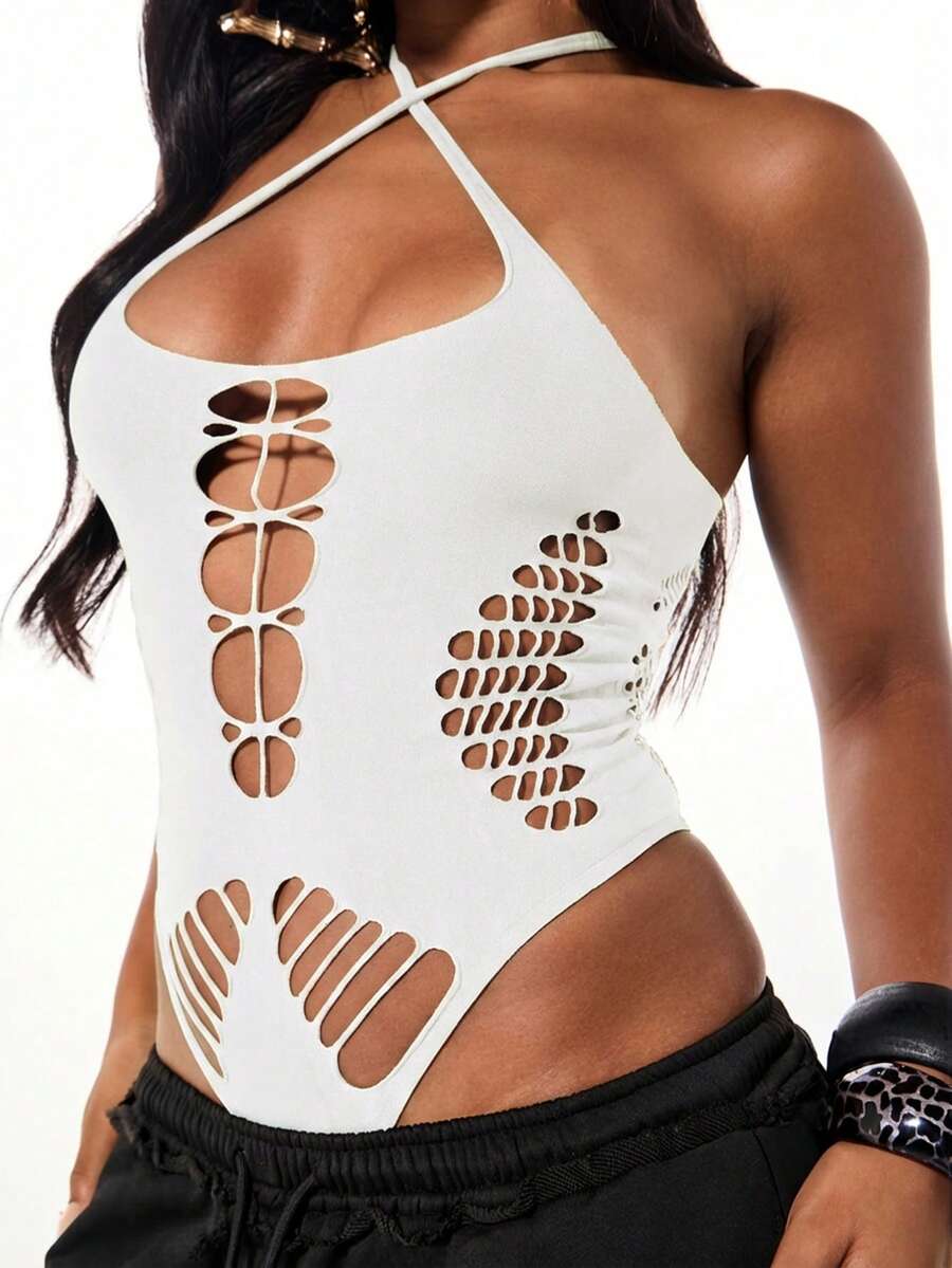 SUMWON WOMEN 露背吊带连体衣，激光切割细节，交叉后背带，适合节日穿着 - 白色 - 查看 1