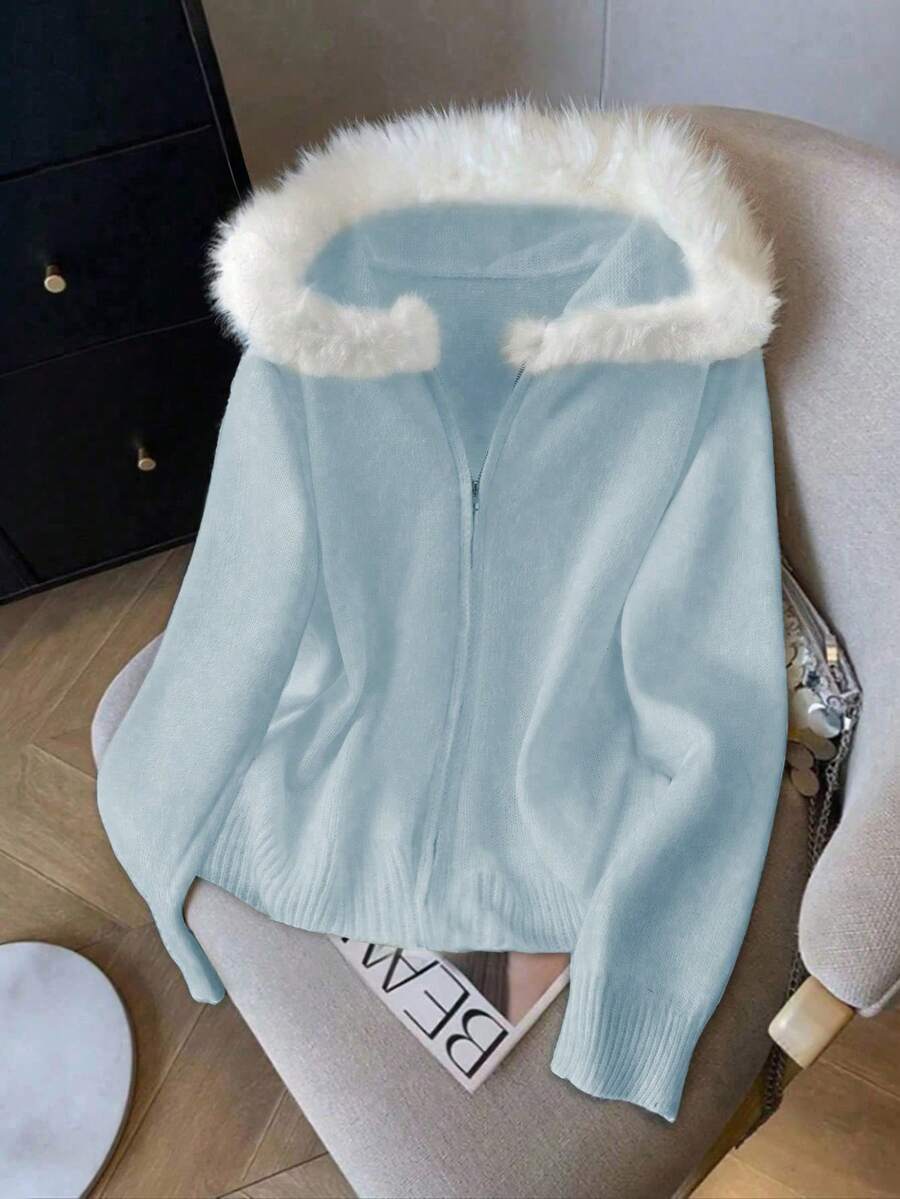 GlowEve CURVE Áo khoác cardigan dệt kim có mũ màu trắng kem, thanh lịch và dịu dàng, cỡ lớn, thích hợp cho mùa thu/đông. Vành mũ bông xù tạo thêm nét ngọt ngào, thiết kế khóa kéo đơn giản và tiện dụng, dễ dàng tạo nên phong cách ấm áp và thư thái cho mùa thu/đông. - Màu xanh lam - Xem 1