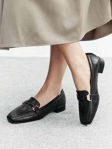 CUCCOO BIZCHIC 女士金属装饰休闲一脚蹬乐福鞋，适合日常通勤 - 黑色 - 查看 4