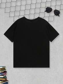 Camisetas impresas para niños de 4 a 16 años para niños y niñas One Boys Short-Sleeve  Black Top with Blame It On My Sister Slogan Print and Stylish Handwritten Font Super Soft and Breathable Casual Style Ideal for After School Joke Sessions Urban Hangouts Weekend Park Visits Casual Playdates or Daily Outdoor Activities in Mexico - Negro - Ver 2
