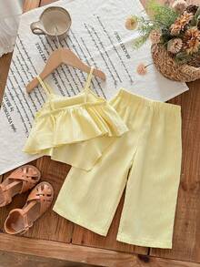 SHEIN LMoss Kids 这款两件套可爱女婴休闲纹理面料吊带背心和松紧腰裤套装，适合生日派对、晚宴、演出、婚礼、洗礼和开幕式等场合，是春夏的完美之选。女婴黄色夏季套装，黄色两件套，女婴夏季两件套，女童两件套 - 黃色 - 查看 2