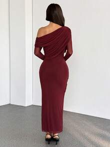 SHEIN PETITE 优雅派对单肩包臀长袖网纱连衣裙，适合女性，婚礼宾客礼服，深红色垂褶连衣裙，褶皱连衣裙，单袖连衣裙 - 酒紅色 - 查看 3