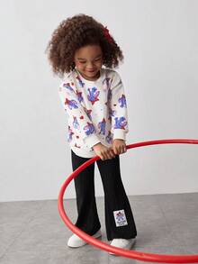 Maija Kids Bộ đồ bé gái gồm áo nỉ cổ tròn rộng in họa tiết và quần ống loe. - Nhiều màu - Xem 6