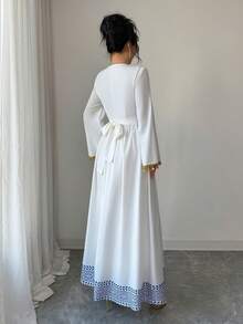 Yasmyna 女士圆领几何印花金属圆盘装饰优雅收腰喇叭袖阿拉伯风格连衣裙，适合度假和派对穿着 - 白色 - 查看 4
