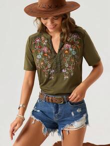SHEIN LUNE Camiseta con bordado floral de cuello de muesca - Verde militar - Ver 6
