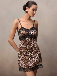 NOVVYNE Vestido camisero mini con decoración de encaje negro y estampado de leopardo en patchwork para fiesta sexy