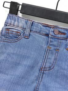 SHEIN 男童蓝色舒适清爽深色水洗弹力修身牛仔裤，适合日常穿着和返校穿着。