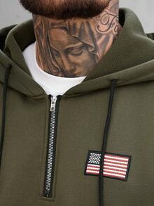 Manfinity Homme بدلة رياضية رجالية مكونة من بلوزة كنغر ذات جيب وسروال بخصر مطاطي، مزينة بطرز علم وطني، أكمام طويلة، مناسبة للاستخدام اليومي والرحلات - أخضر عسكري - مشاهدة 3