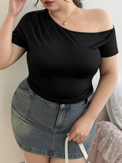 CovetEZ 大尺碼女性不對稱領口蝙蝠短袖黑色休閒T恤