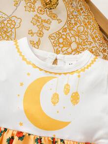 SHEIN Gaun Bayi Perempuan Baru Lahir Musim Panas yang Lucu Motif Bulan Sabit dan Lentera Bintang Timur Tengah, Gaun Berlapis Ruffle, Pakaian Arab Bermotif Bunga Merah untuk Tamu Pernikahan - MultiWarna - View 7