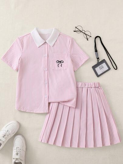 SHEIN Bộ 2 món thời trang cho bé gái tuổi teen: Áo sơ mi kẻ sọc và chân váy xếp ly, chất liệu mềm mại, thoải mái, sành điệu, đa năng, phù hợp cho mùa hè, đi chơi, chụp ảnh, đi học và nhiều dịp khác.